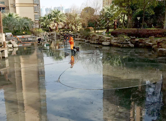 长阳景观池淤泥清理
