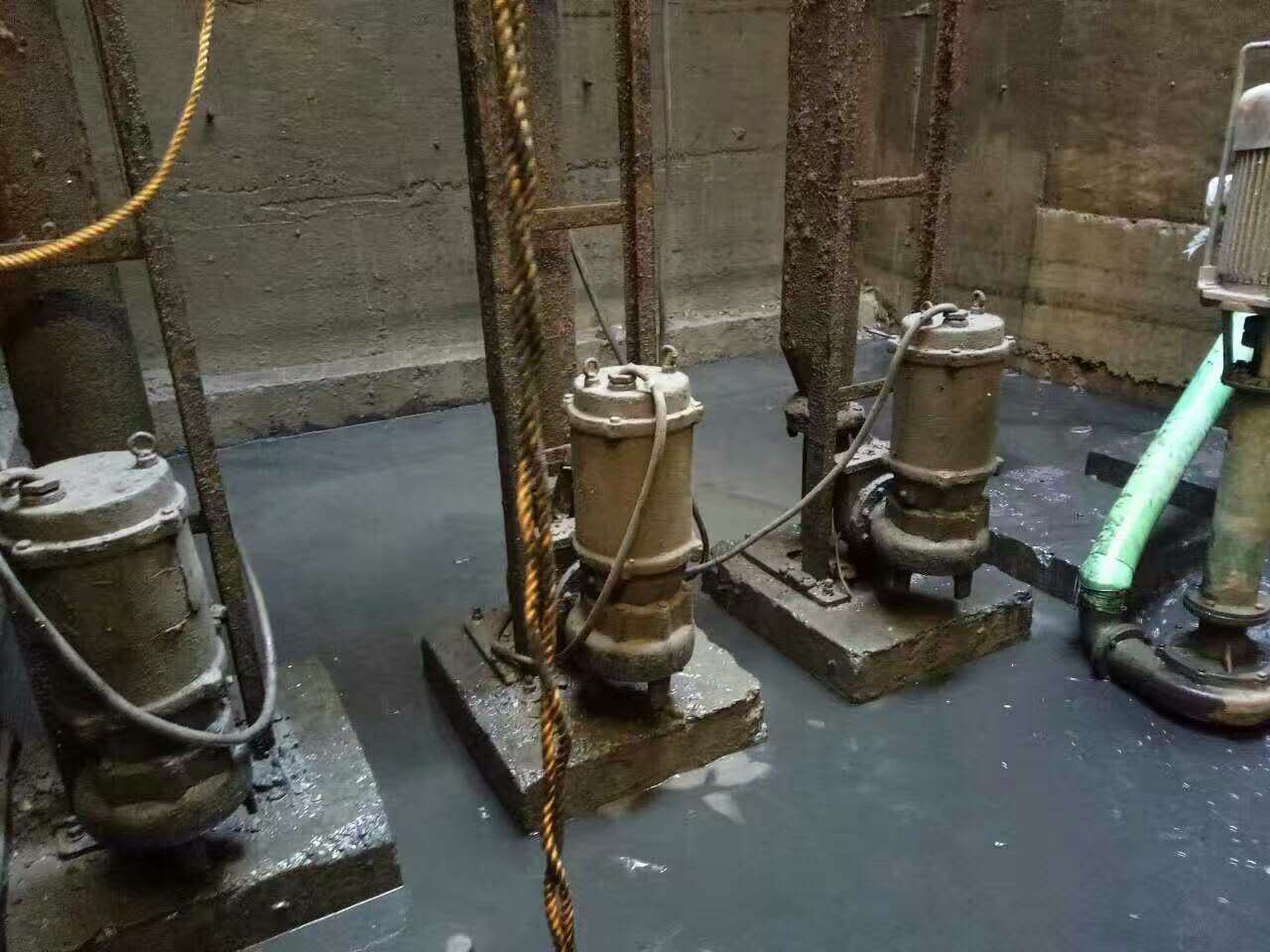 长阳污水池清理