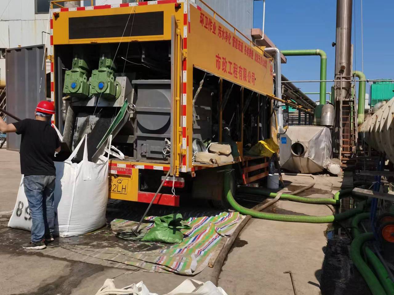 长阳淤泥压干处理